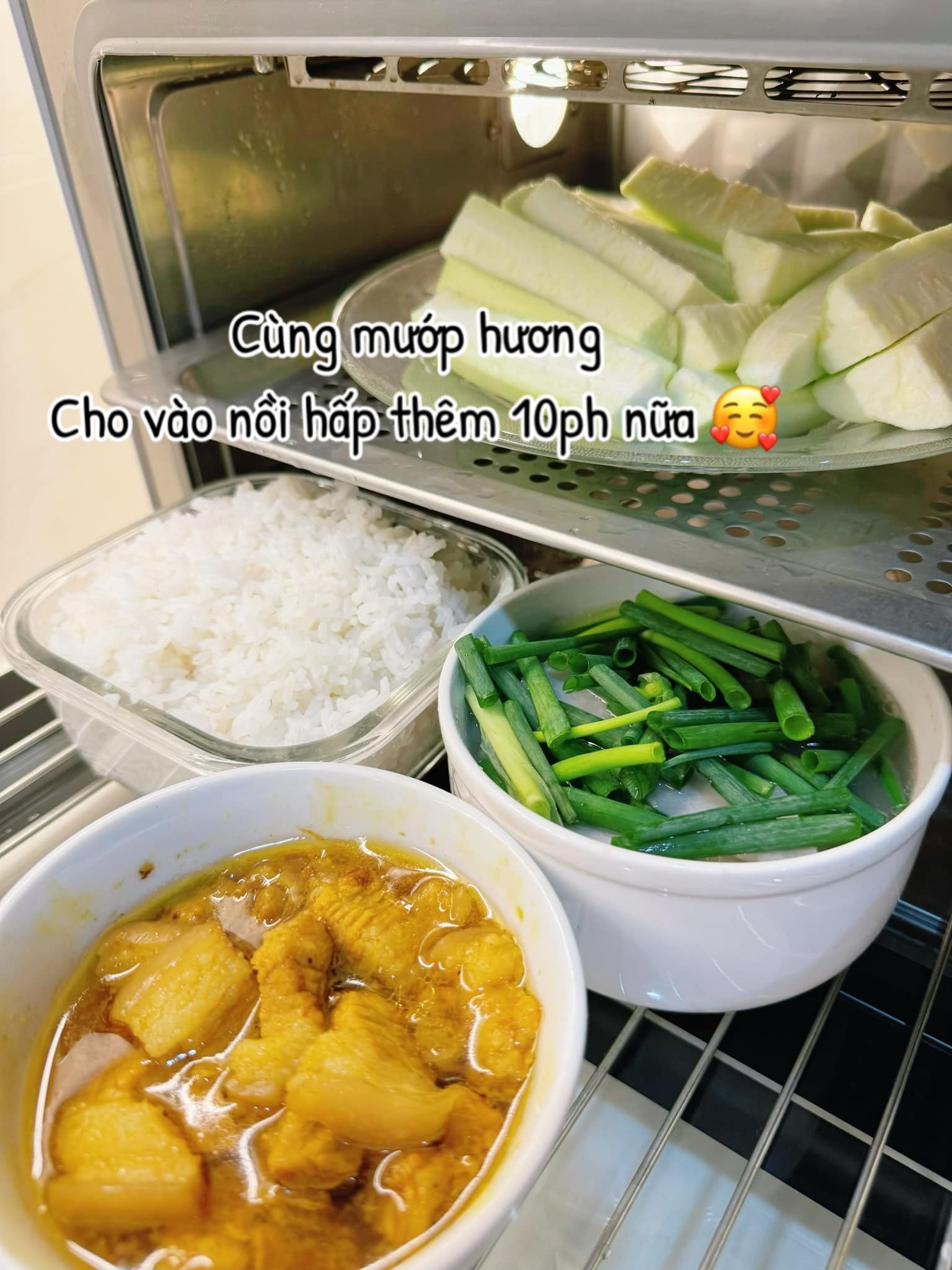 1 mâm cơm 4 người ăn đơn giản